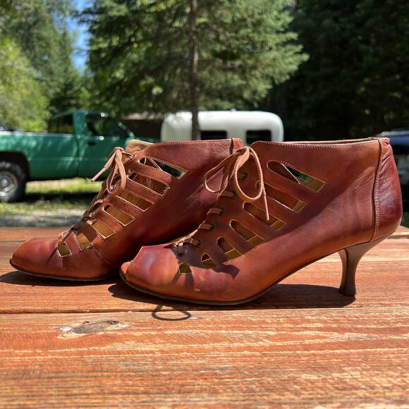 Stuart Weitzman Vintage Lace-Up Peep Toe Booties 8.5 Cognac Brown Leather Heels - Picture 10 of 16